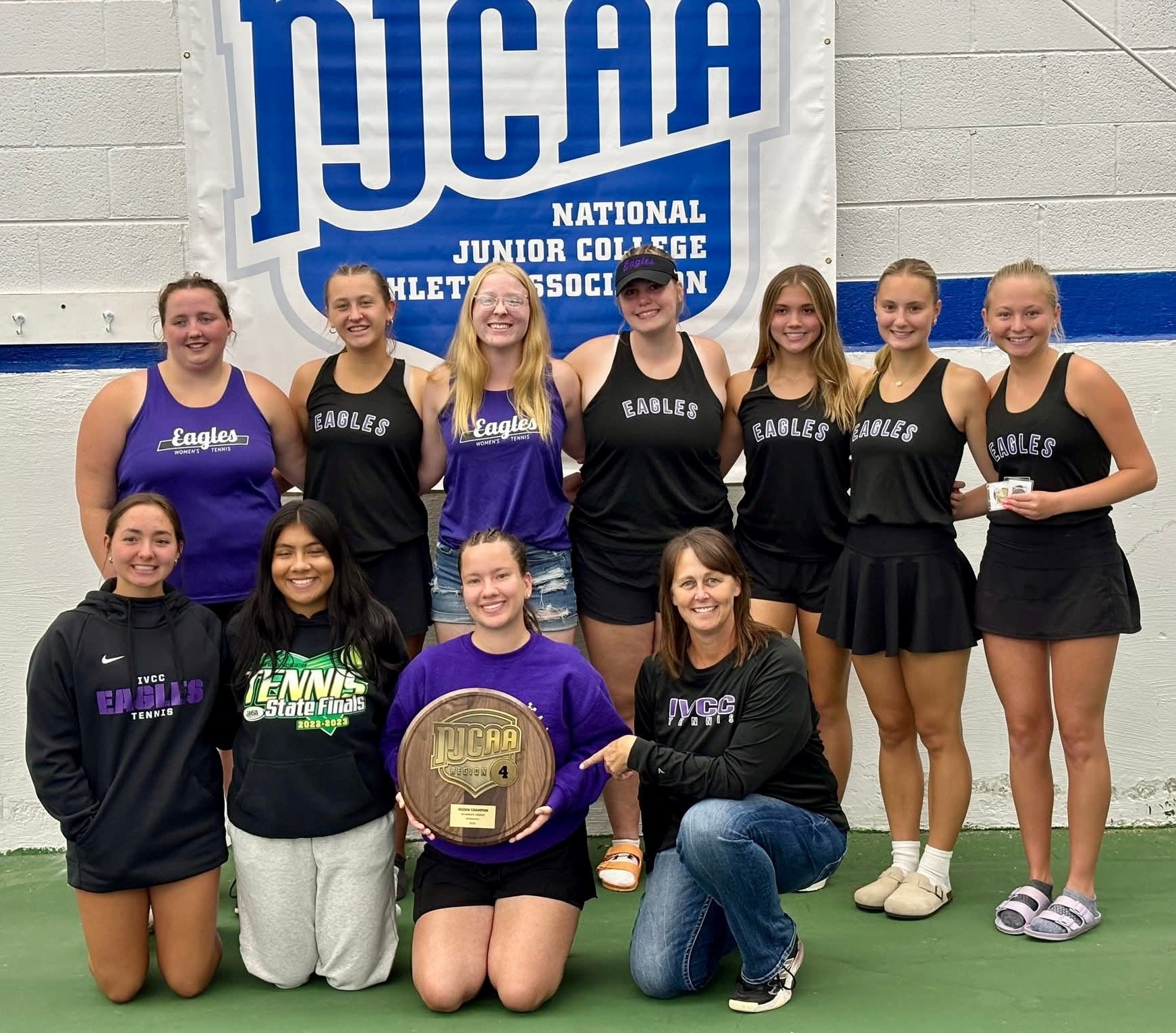 IVCC WOMEN'S TENNIS TEAM WINS REGION IV TOURNAMENT